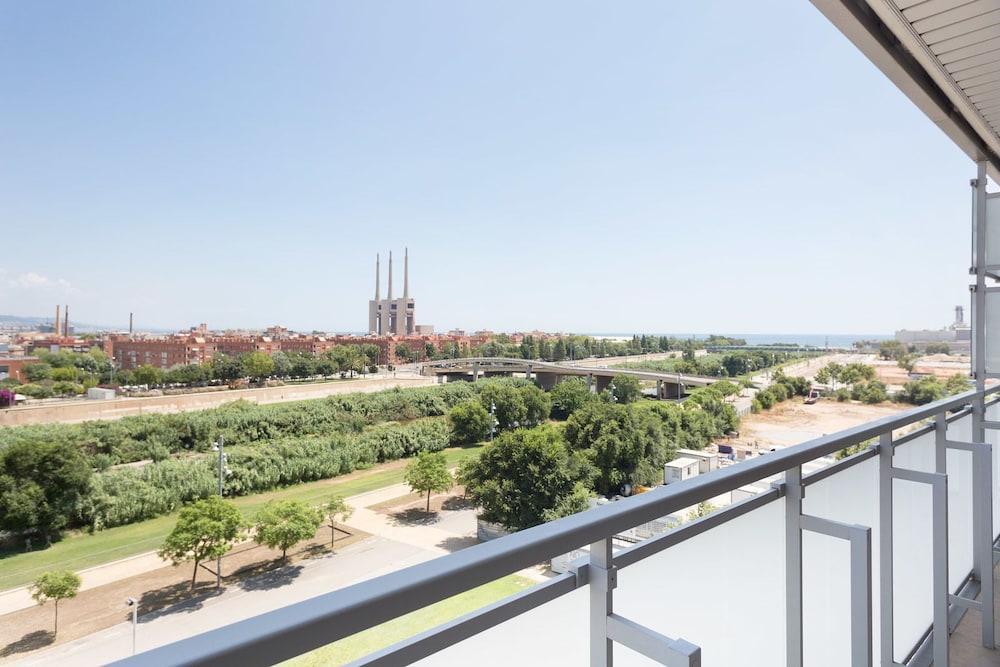 Olala Port Forum Apartments Сан-Адриан-де-Бесос Экстерьер фото
